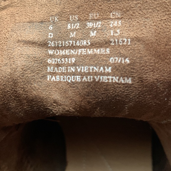 Clarks artisan brown leather boot. lace up - Picture 8 of 8